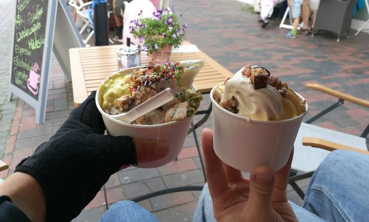 Susse Sunde Frozen Yoghurt, Waffeln & Co